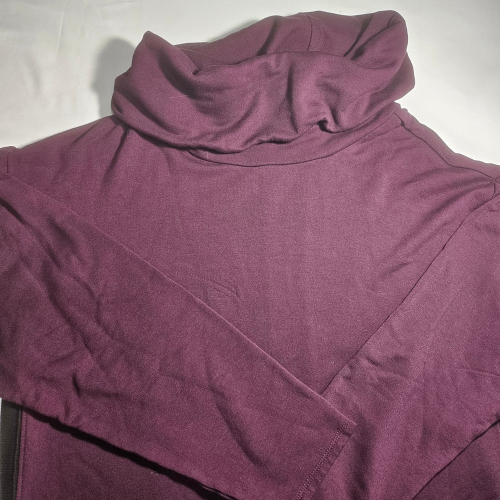 Chicos Zenergy Cowl Neck Top Plum Purple Ribbed Side Panels Size 1 Medium 8/10